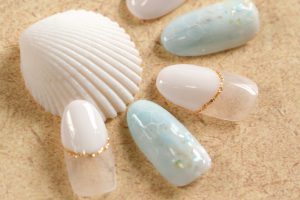 仕事柄ネイルアートが出来ない人に朗報！自爪の形のネイルチップ！